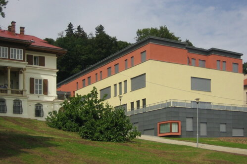 PRIMARY AND NURSERY SCHOOL VESLAŘSKÁ